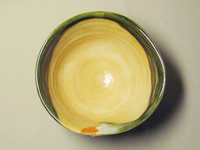織部大地茶碗（緑山の滝-1）の見込み