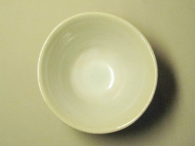 白釉結び高台茶碗（小）の見込み