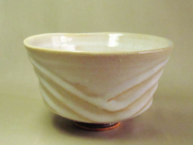 白釉結び高台茶碗（夕彩）の反対側