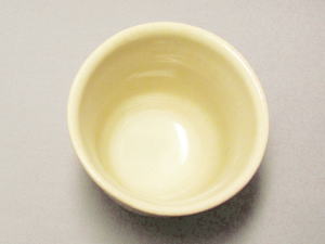 白釉湯呑み茶碗（見込み）