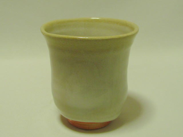 白釉湯呑み茶碗（藁灰）の反対側