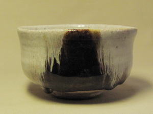 朝鮮唐津茶碗（滴）の側面