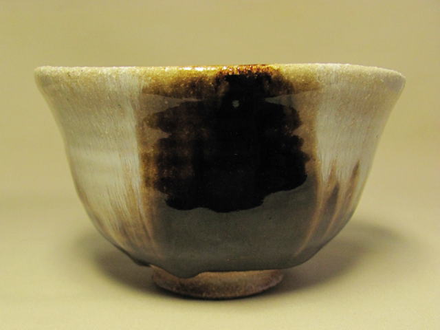 朝鮮唐津掛分茶碗（白糸の滝）の側面