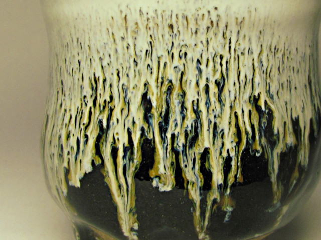朝鮮唐津湯呑み茶碗(清流）の釉流れ